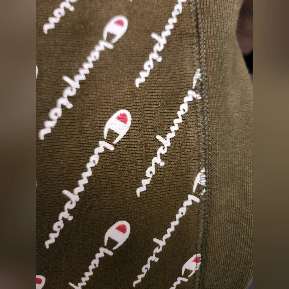 Preowned Champion,‎ size medium, men's pullover crew sweatshirt - Picture 7 of 8